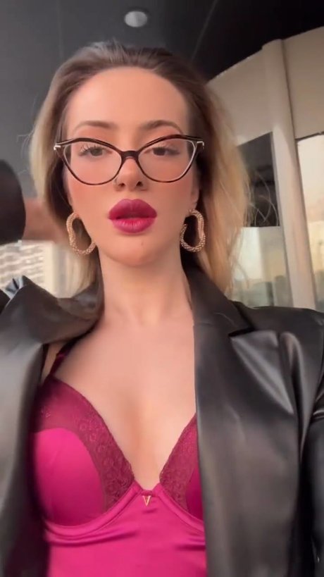 Oznur Guven photo 78