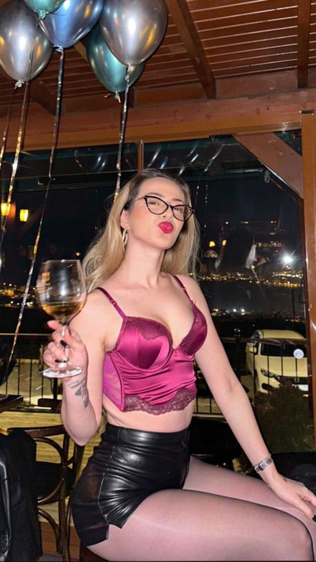 Oznur Guven photo 79