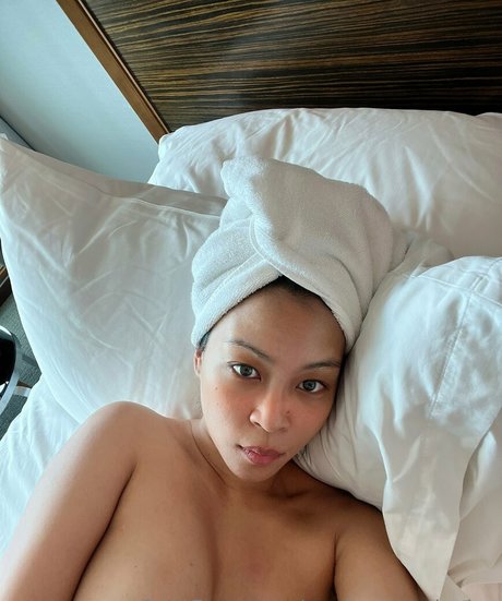 Pacharaexclusive photo 1