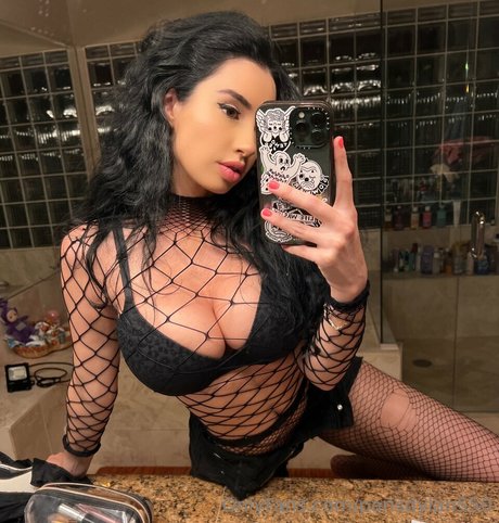 Paris Dylan photo 36