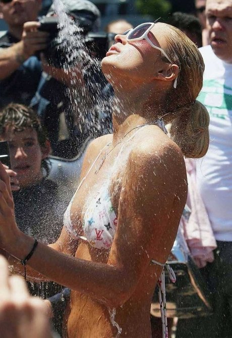 Paris Hilton photo 32