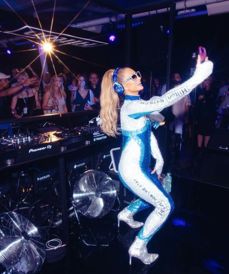 Paris Hilton photo 273