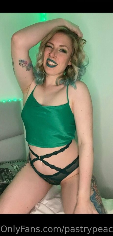 Pastrypeach photo 235