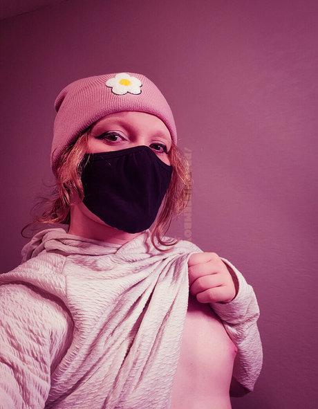 Peachiefemboy photo 6