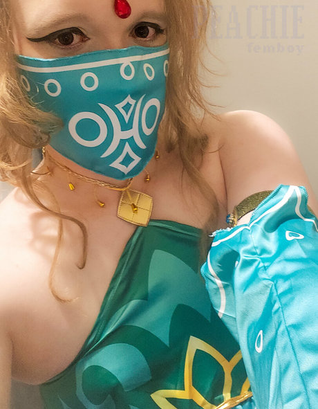 Peachiefemboy photo 12