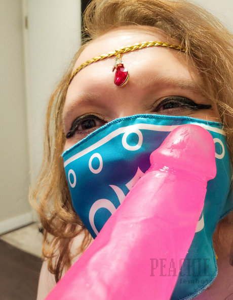 Peachiefemboy photo 16