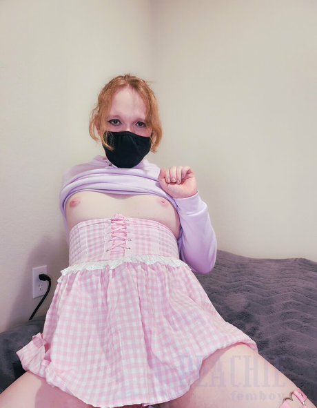 Peachiefemboy photo 42