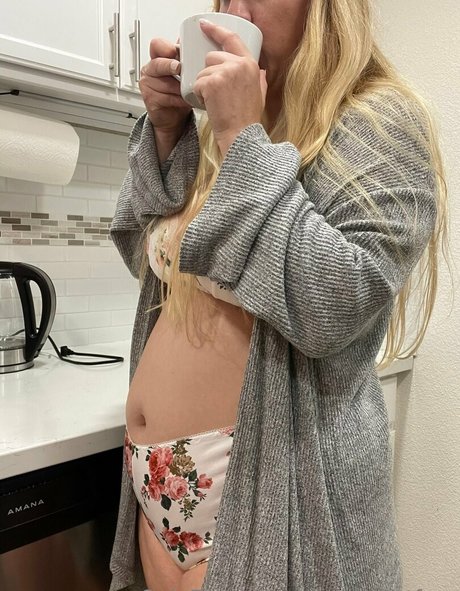 Peachycatfree photo 22