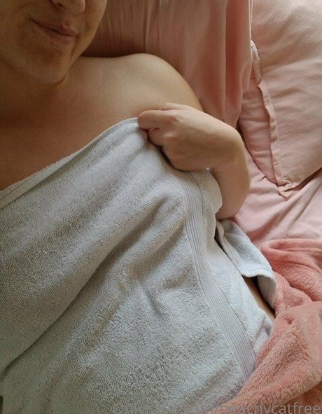 Peachycatfree photo 29