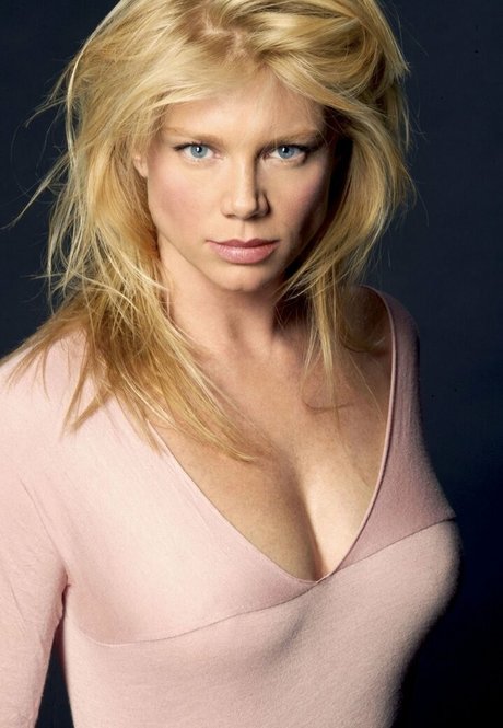 Peta Wilson photo 9