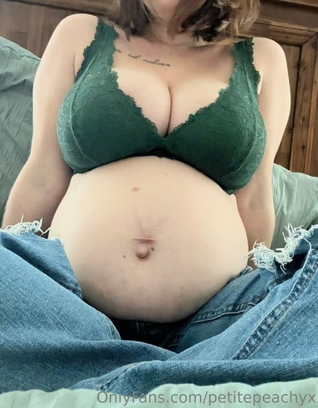 Petitepeachyx photo 18
