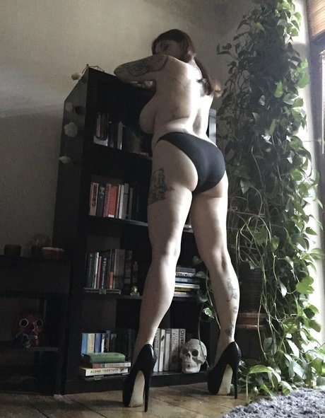Piercedpussysiren photo 18