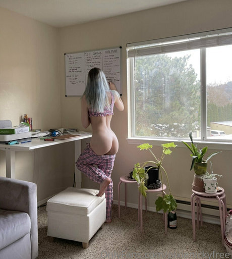 Pixienickyfree photo 12