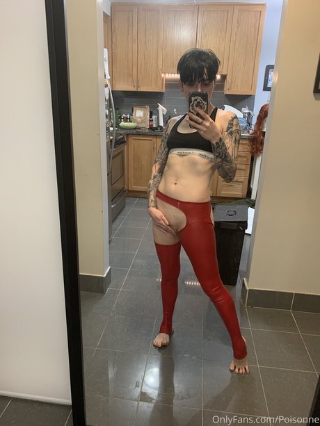 Poisonne photo 135