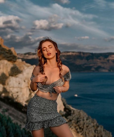 Polina Azarova photo 17
