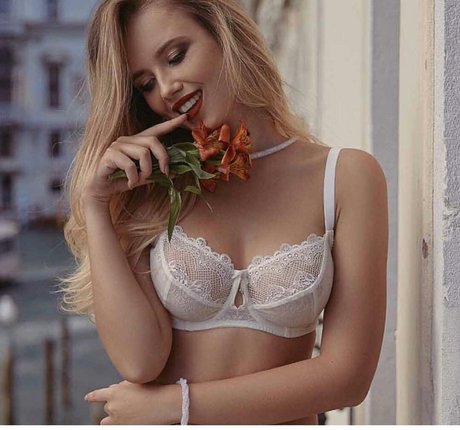 Polina Malinovskaya photo 380