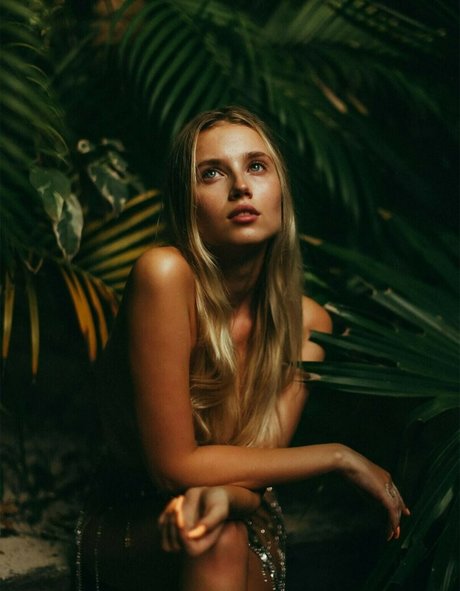 Polina Malinovskaya photo 434