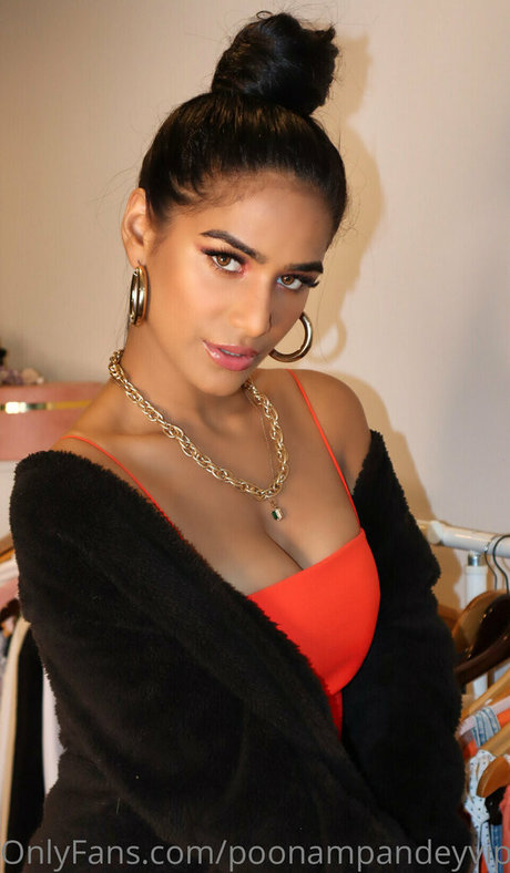 Poonam Pandey photo 64