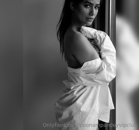Poonam Pandey photo 72
