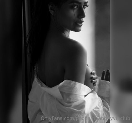 Poonam Pandey photo 73