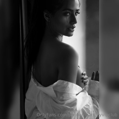 Poonam Pandey photo 108