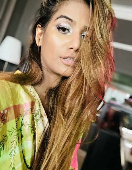 Poonam Pandey photo 110