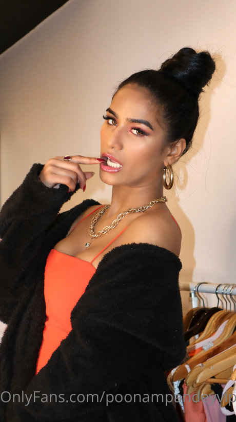 Poonam Pandey photo 120