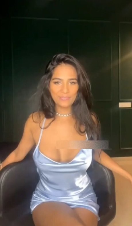 Poonam Pandey photo 122
