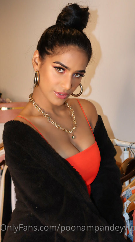 Poonam Pandey photo 123