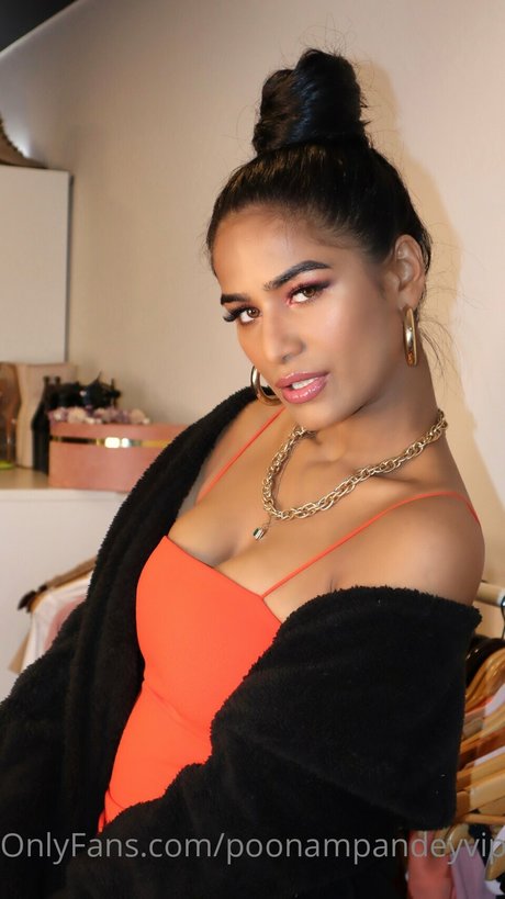 Poonam Pandey photo 124