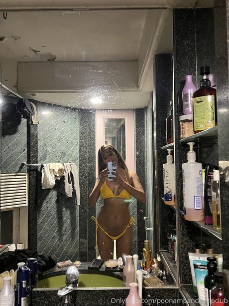 Poonam Pandey photo 152