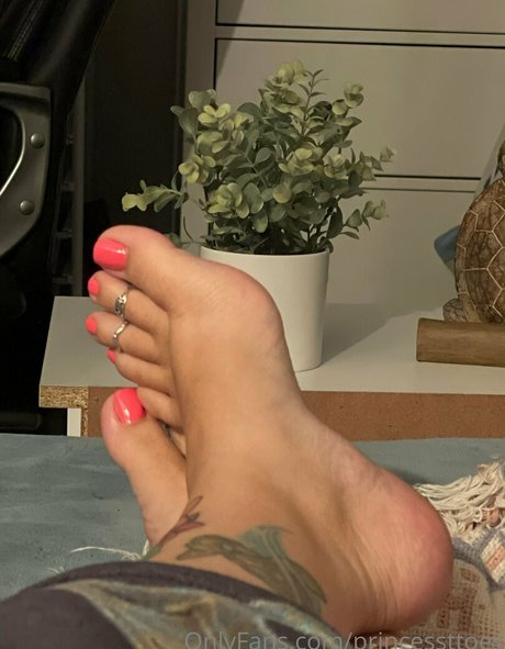 Princessttoes photo 3