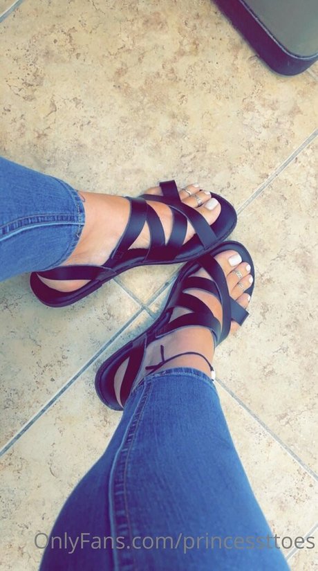 Princessttoes photo 4