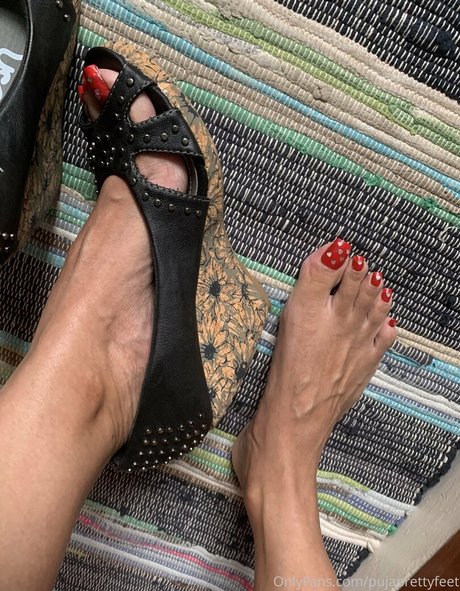 Pujaprettyfeet photo 16