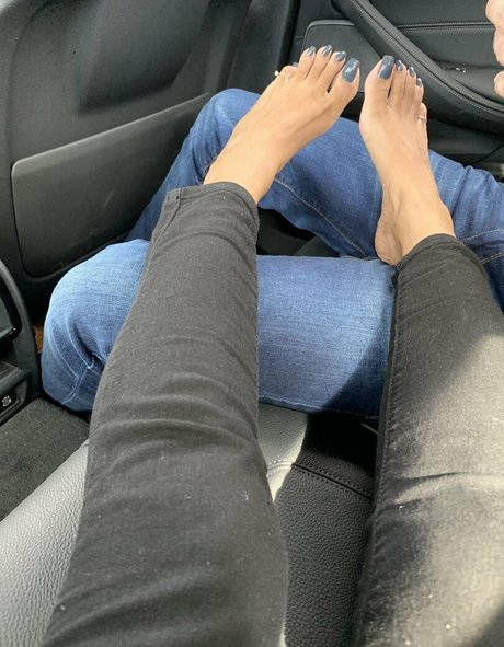 Pujaprettyfeet photo 31