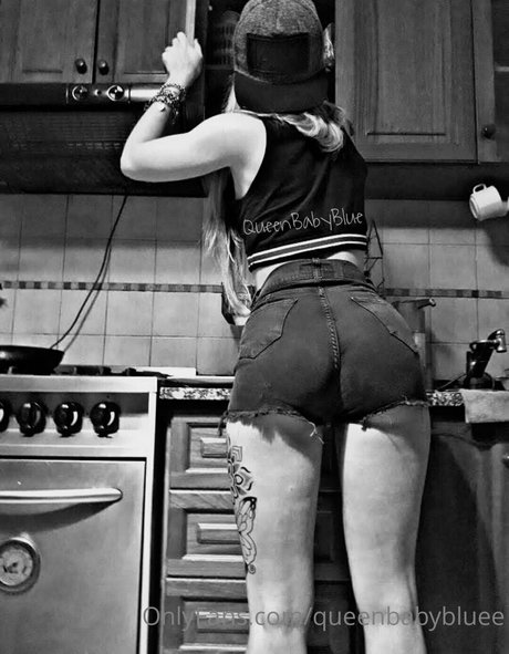 Queenbabybluee photo 9