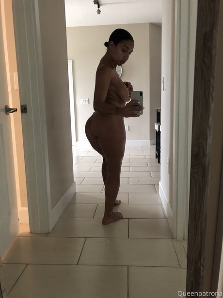 Queen Patrona photo 92