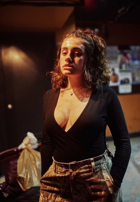 Rachel Anne Sennott photo 4