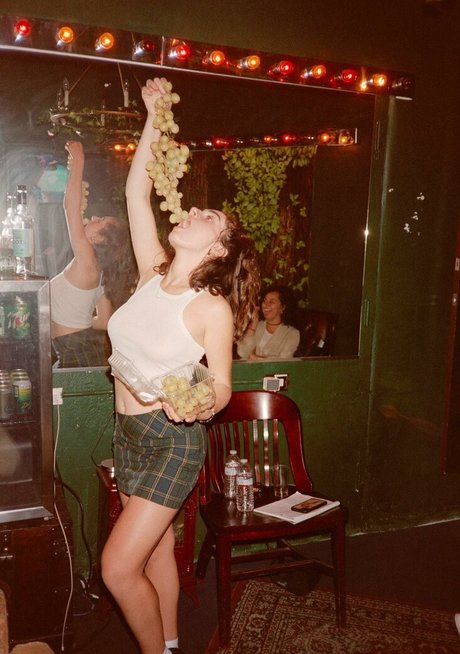 Rachel Anne Sennott photo 35