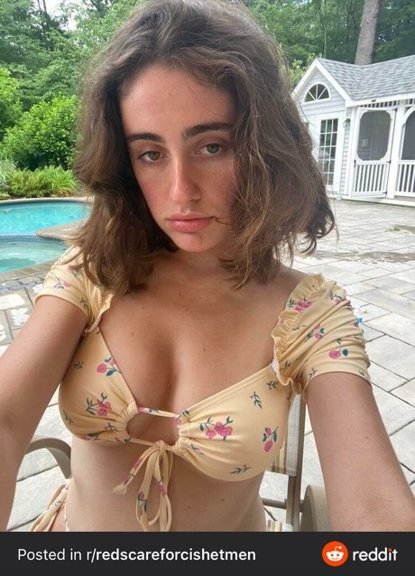Rachel Anne Sennott photo 55