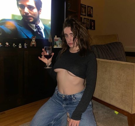 Rachel Anne Sennott photo 128