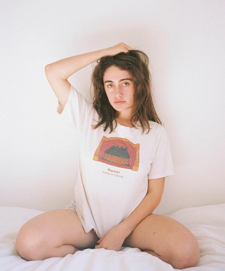 Rachel Anne Sennott photo 147