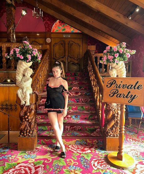 Rachel Anne Sennott photo 213