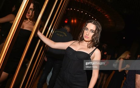 Rachel Anne Sennott photo 271