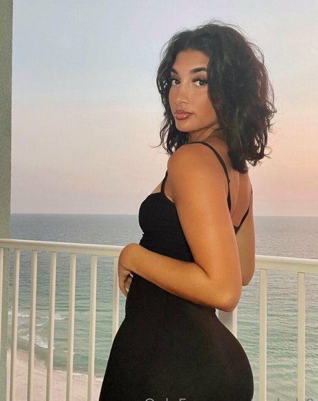 Rachel Robertson photo 17