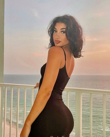 Rachel Robertson photo 26