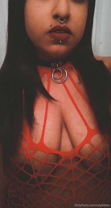 Raeraejiggles photo 1