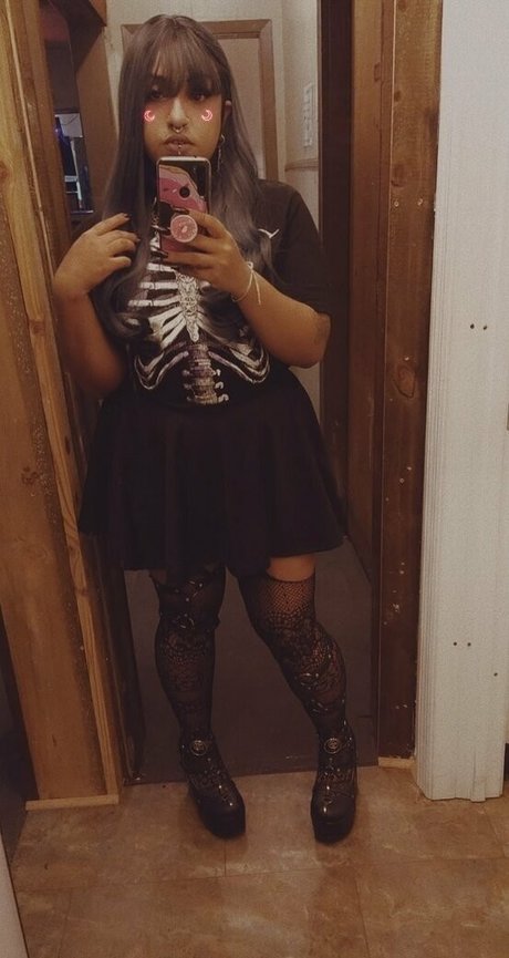 Raeraejiggles photo 3