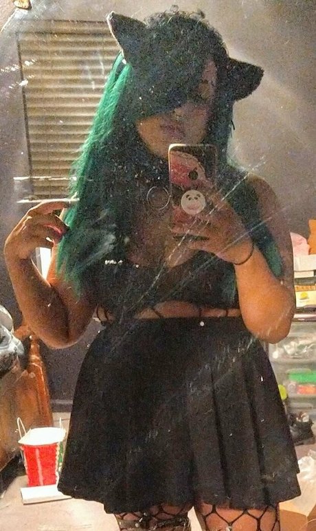 Raeraejiggles photo 6