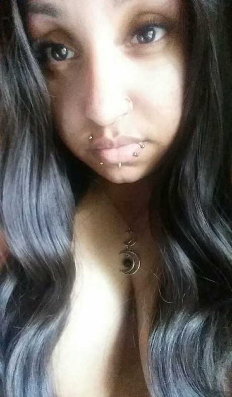 Raeraejiggles photo 16